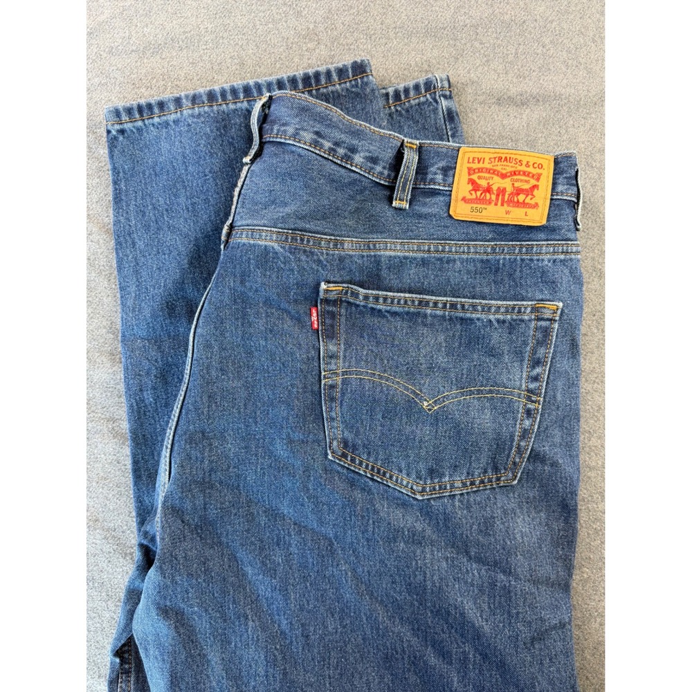 Levi's 550 Relaxed Fit Jeans Mens 48x32 Blue Medium Wash Tapered Leg 01550-4886
